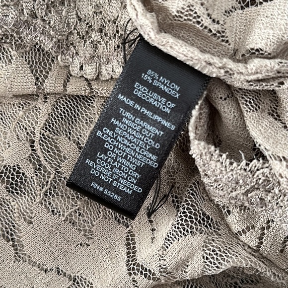 Express see through lace top - Picture 5 of 5